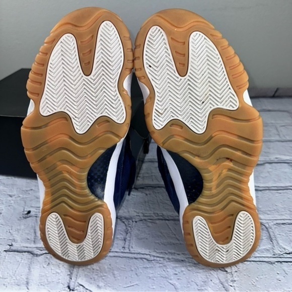 Air Jordan 11 Retro Low Navy Gum Size 11.5 - Picture 6 of 12
